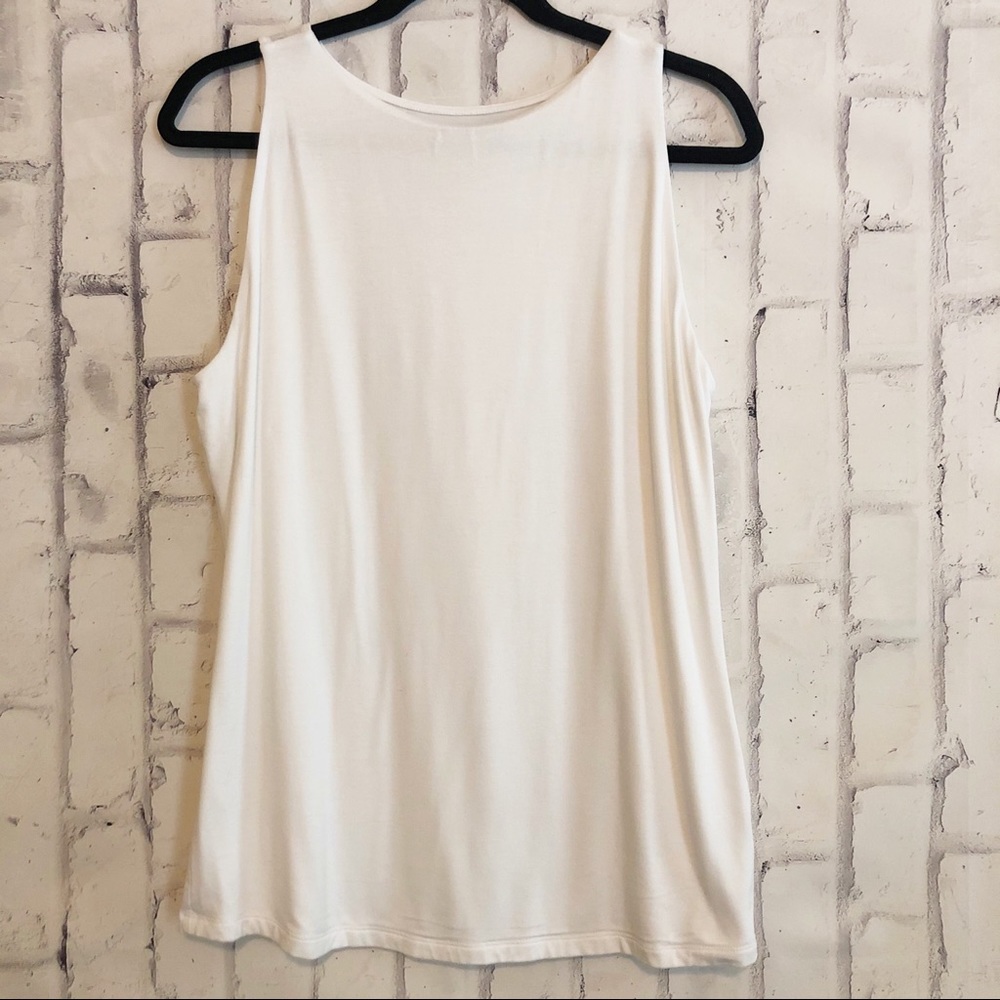 EUC INC White Sleeveless Top